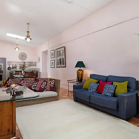 El Cello Apartment Macher